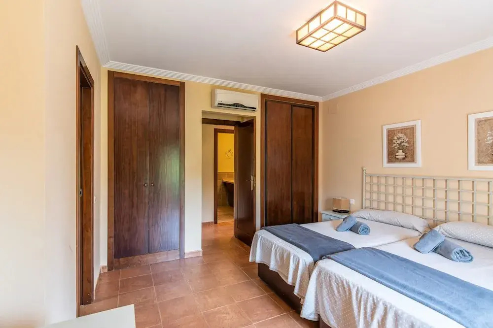 Golfside Comfort With Terrace & Pool