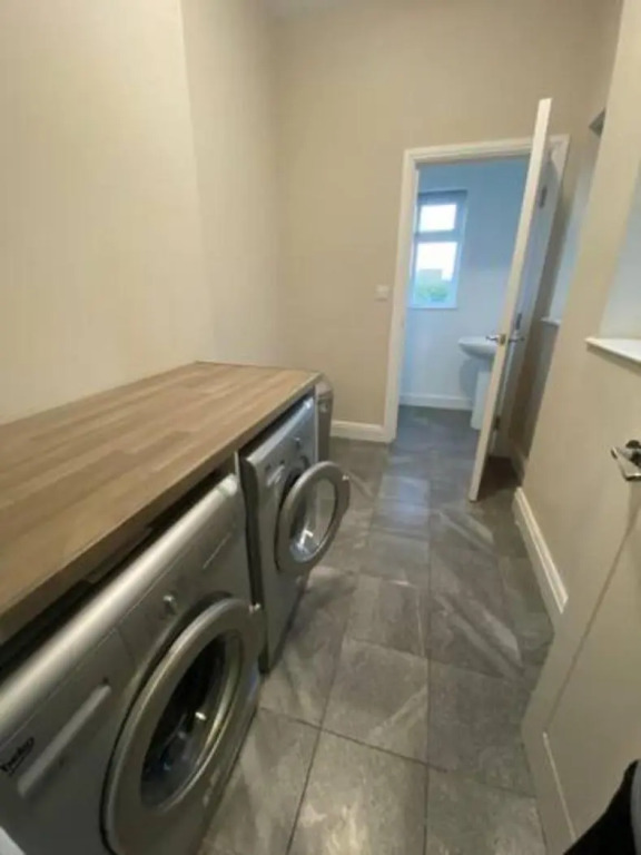 Extra Large Six Bed Six Bath Townhouse