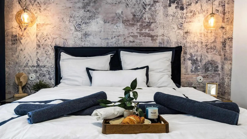 NEW Design & High Standard Apt from 16th Century in Old Town