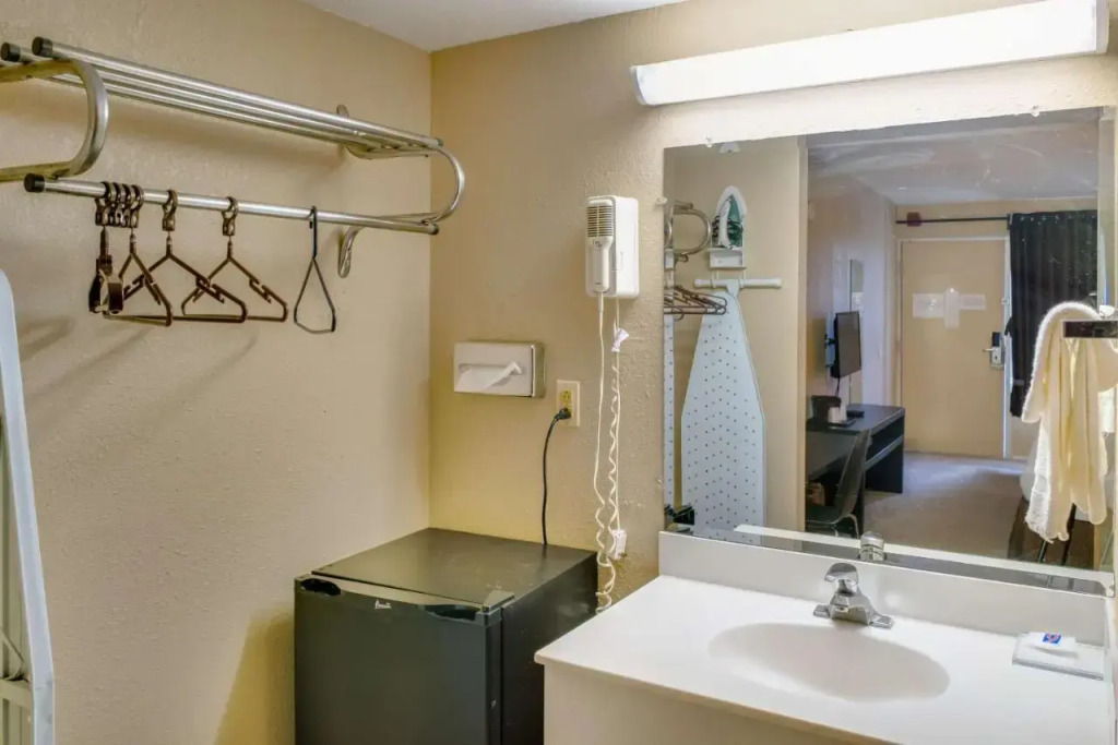 Howard Johnson Inn Monroe