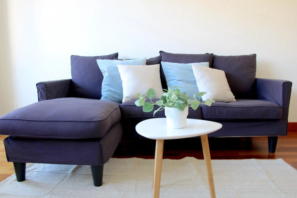 Cozy apartment with Free Parking & close to Lake