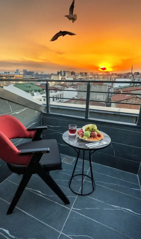 Modernlux Hotel