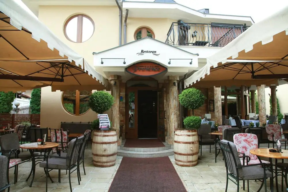 Provence rooms