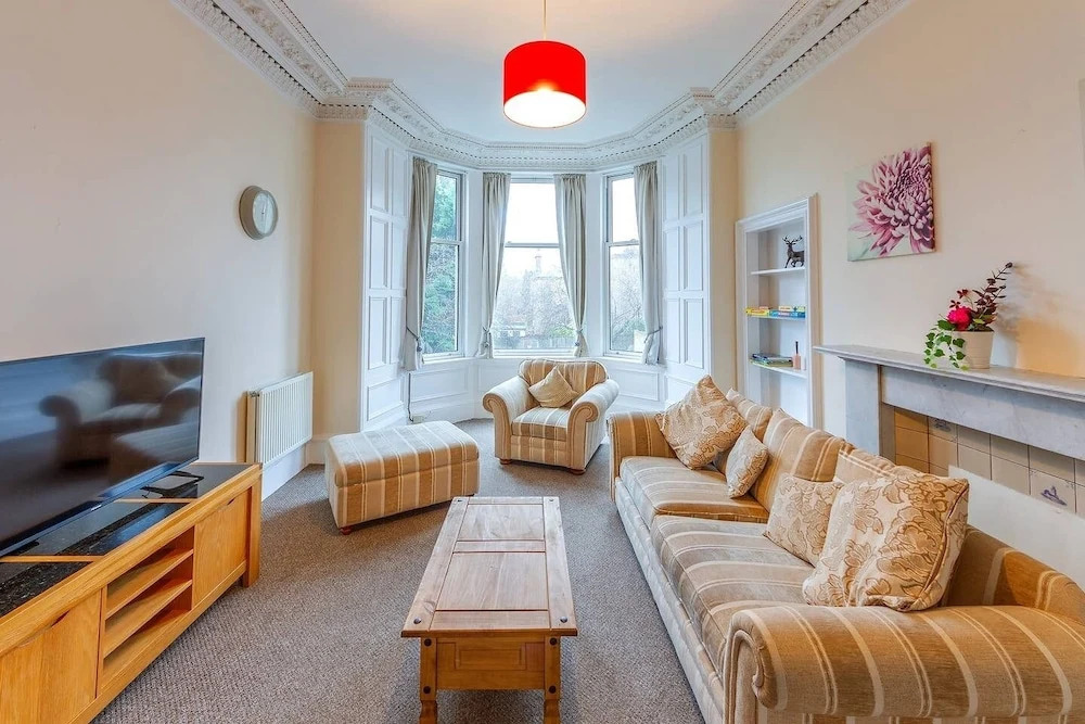 Incredible Victorian 4 Bedroom Apartment