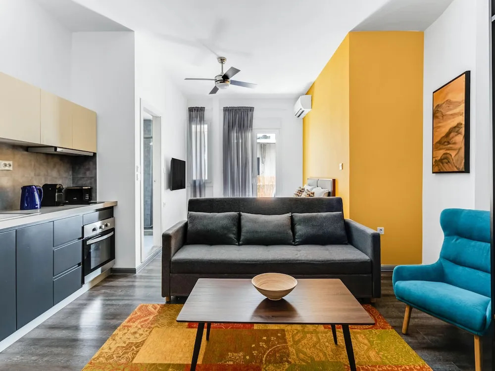 Sanders Center - Nice Studio Apt With Balcony