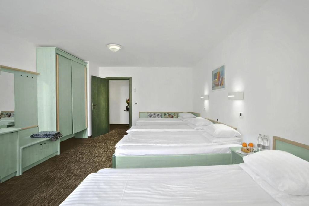 Lipa, Hotel & Bistro