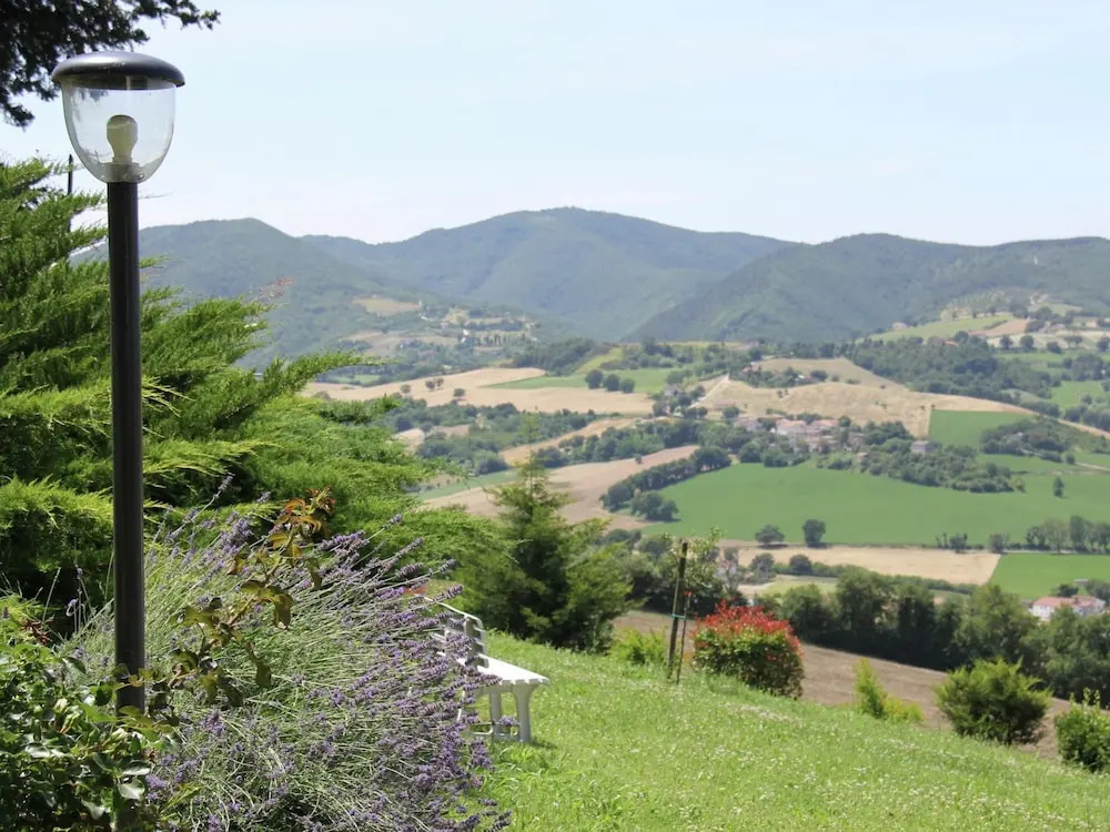 Flat in Piticchio With Scenic Views & Pool