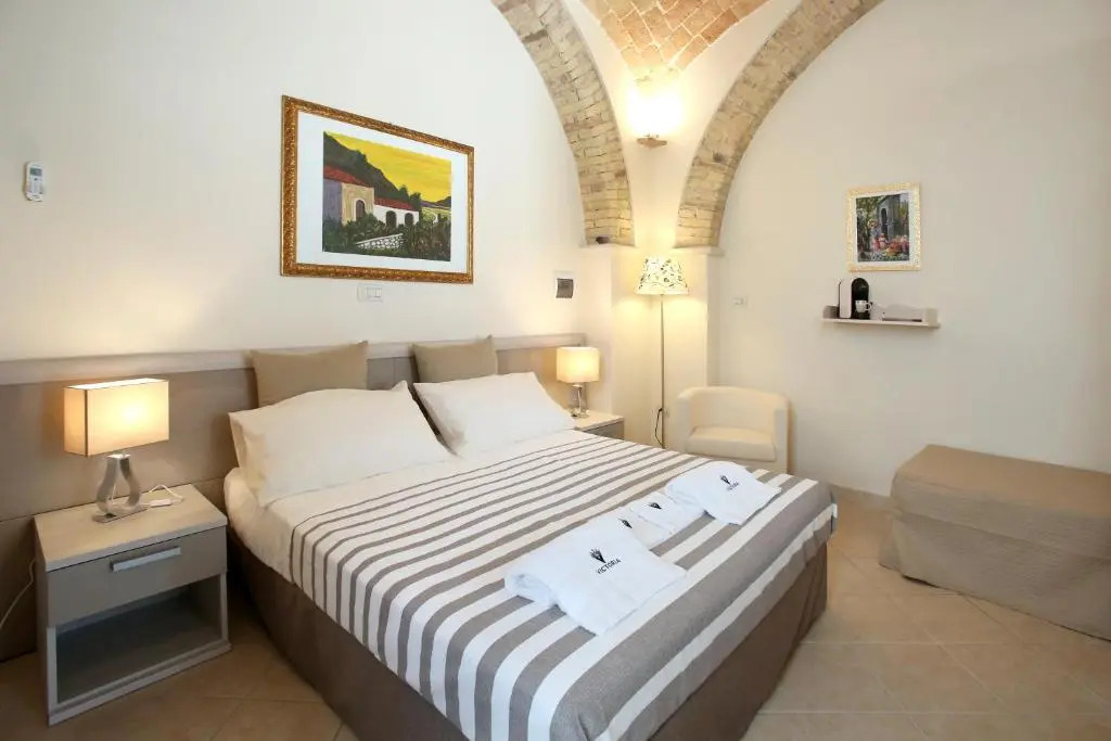 Victoria Royal Apartments & Rooms