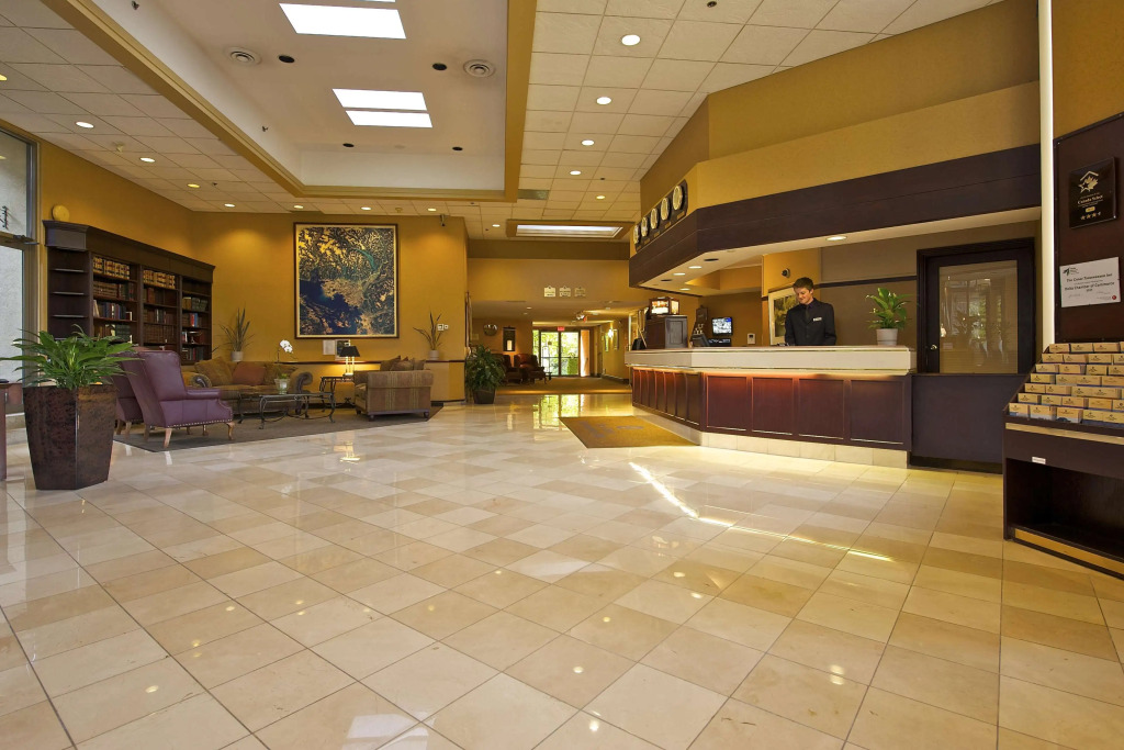 Coast Tsawwassen Inn