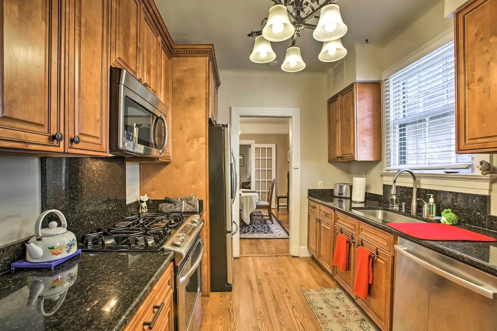 Soul & Style! Duplex Near French Quarter w/ Porch