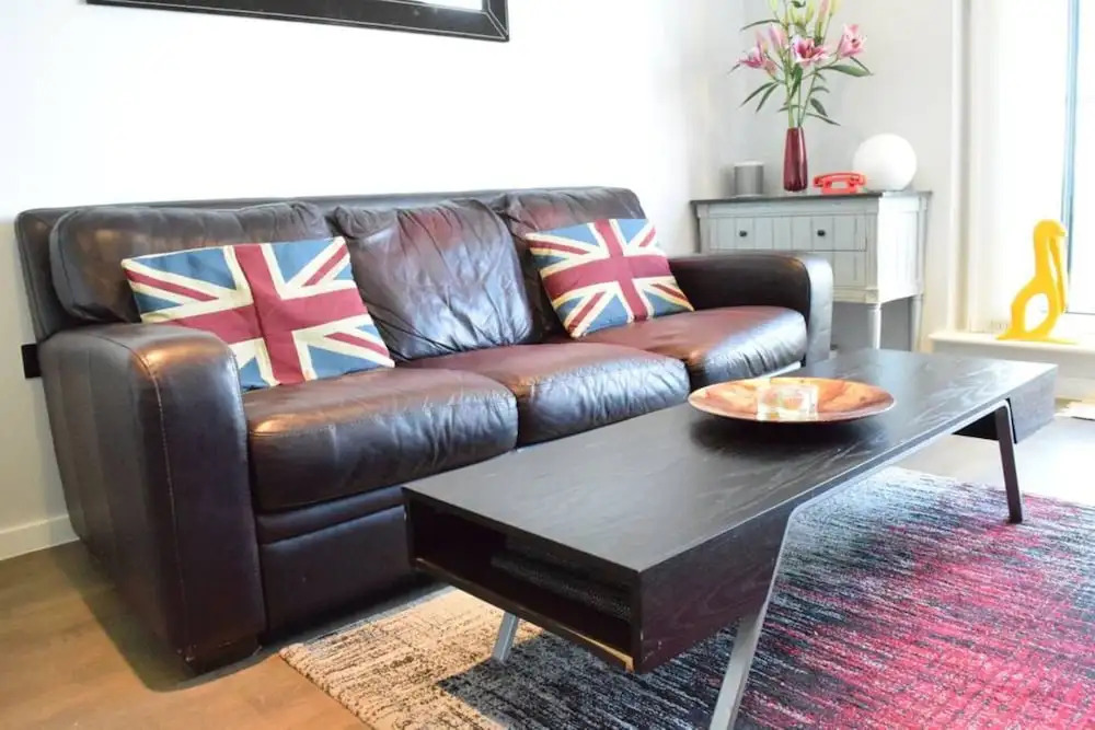 East London 2 Bed Flat With Balcony