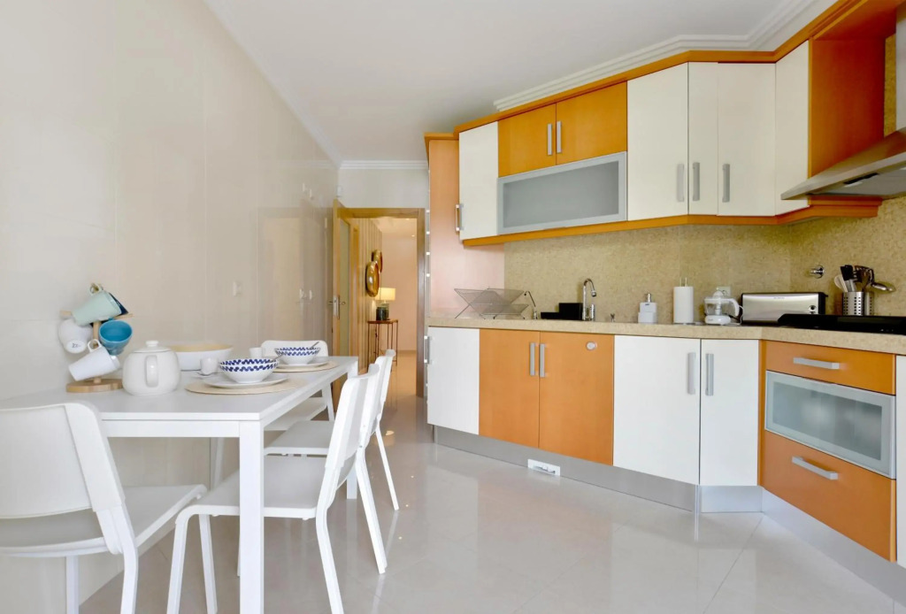 Gorgeous Beach Apartment - Checkinhome