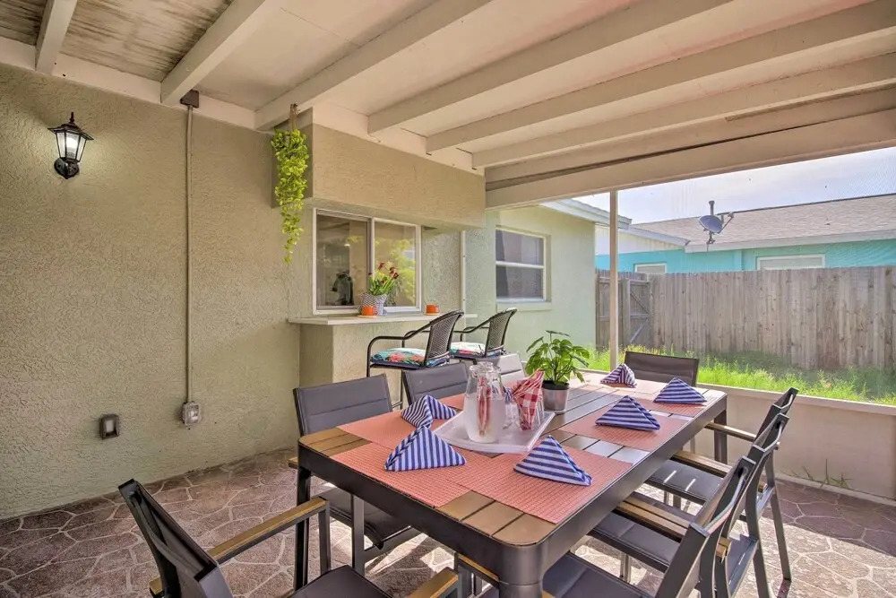 Quiet Satellite Beach Home w/ Lanai, Walk to Beach