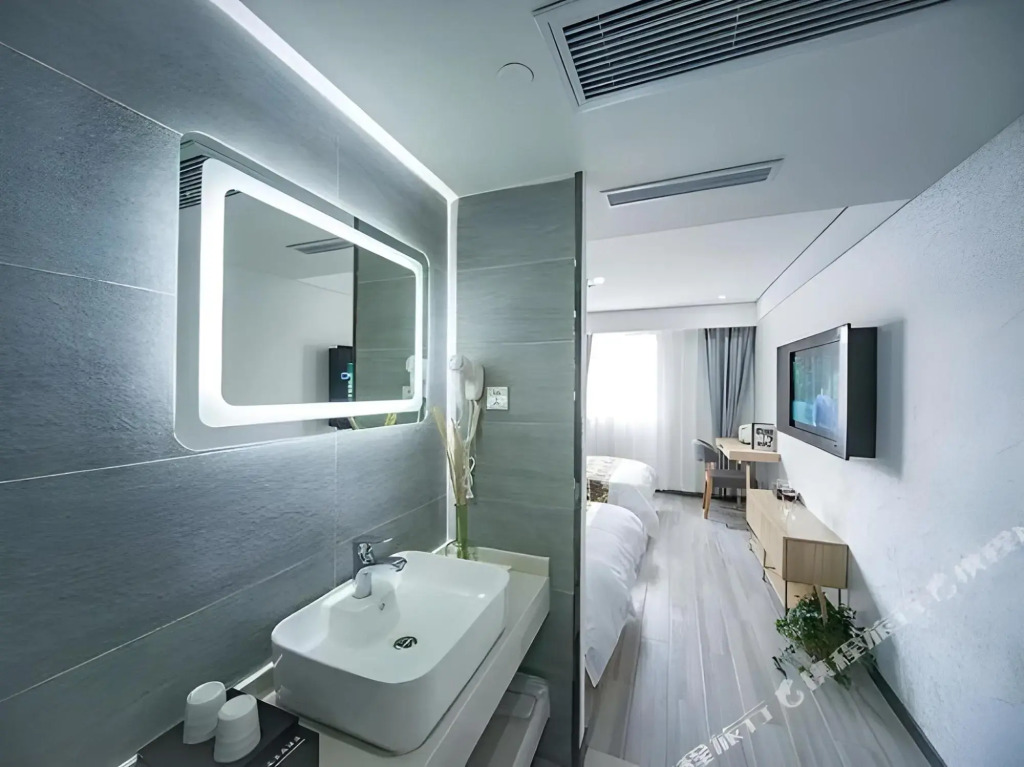 Shanghai Kuke Zhishang Hotel (Nanjing West Road Subway Station Store)