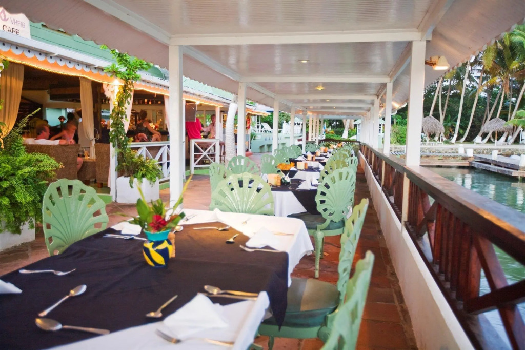 Marigot Beach Club & Dive Resort