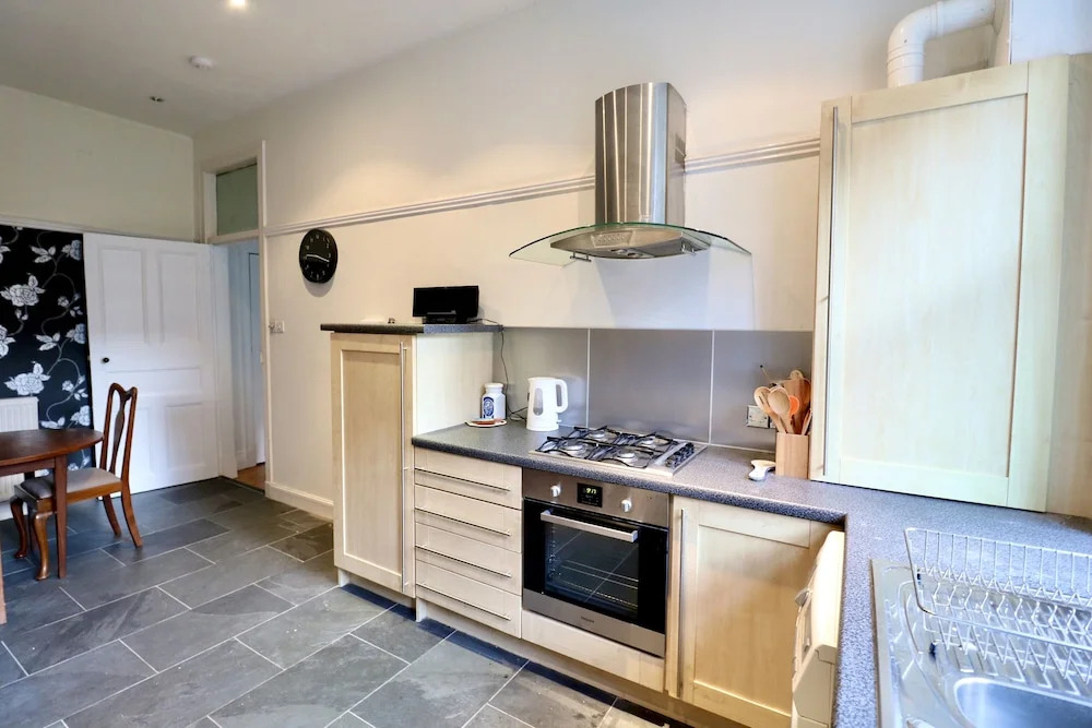 Period Deco flat in west end