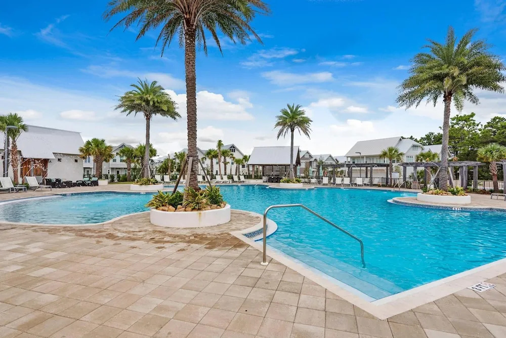 Town of Prominence 326b- Seaside Paradise
