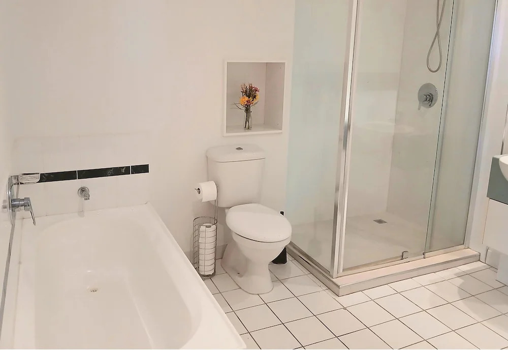 Readyset Apartments at Dockside