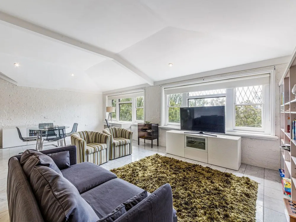 Spoilt for Choice 2-bed/2-bath + Free Parking