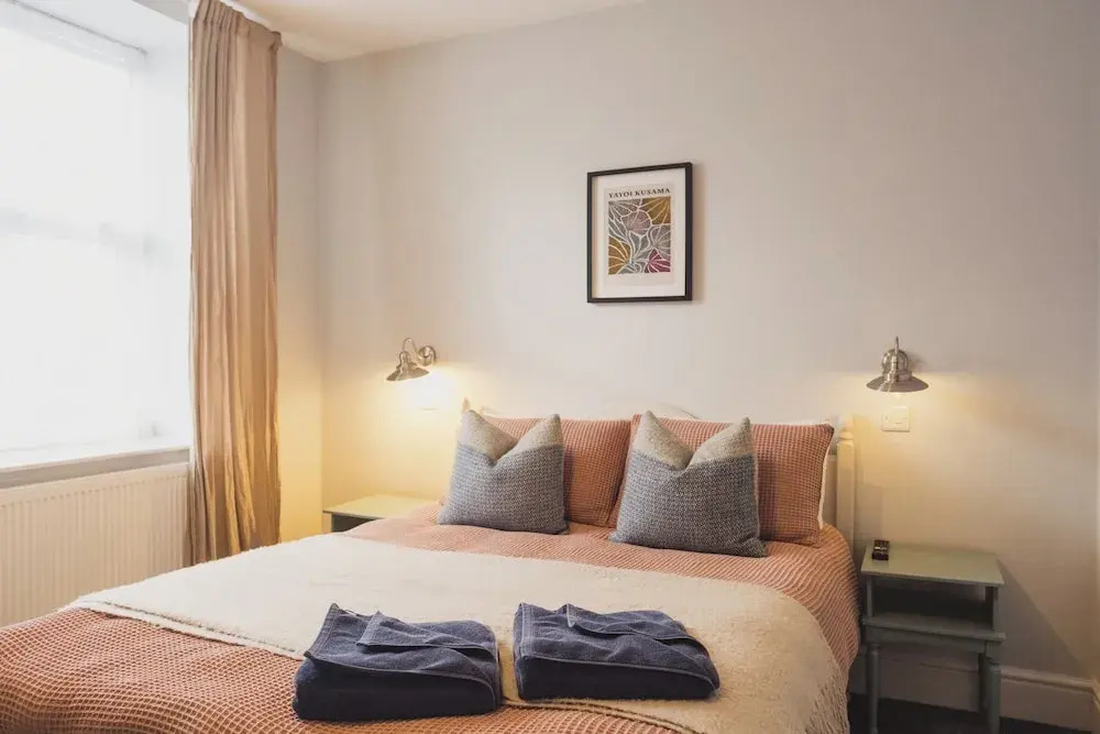 Luxury House Sleeps 14 With Secret Bar Near Bath