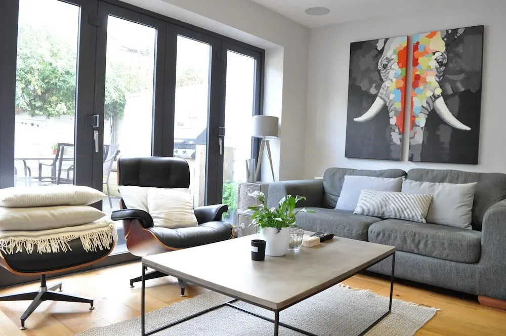 Modern 2 Bedroom House With Patio in Battersea