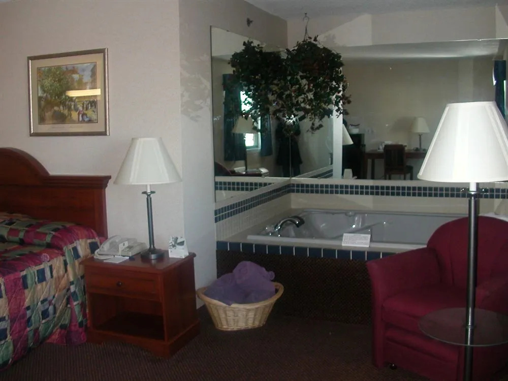 Lomira Inn and Suites