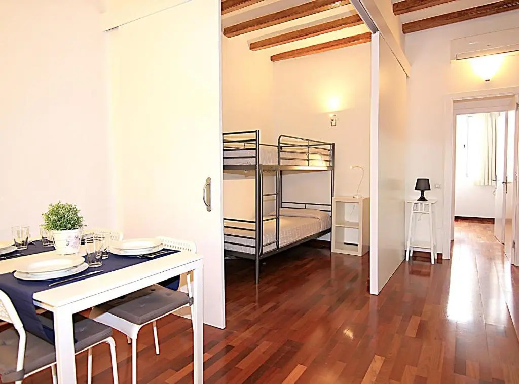 MUNTANYA - Apartments & one with Terrace next to Sagrada Familia
