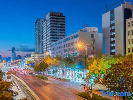 Zhenan Elegant Residence Hotel (Baicheng Railway Station)