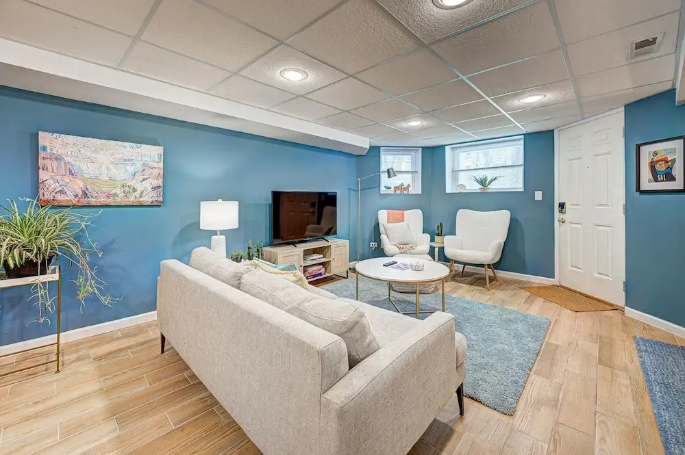 Centrally Located Swedish Design Andersonville 2bd by AllSet Turnover