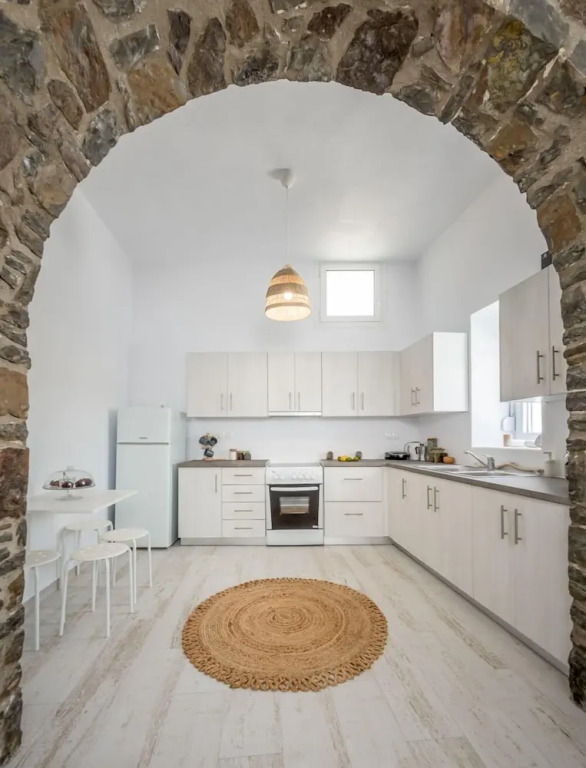 Salty Caves Apartments Milos