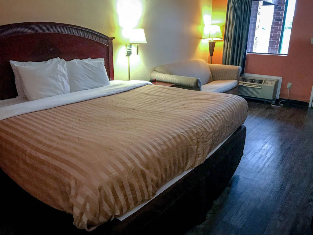 Motel 6-Ozark, AR