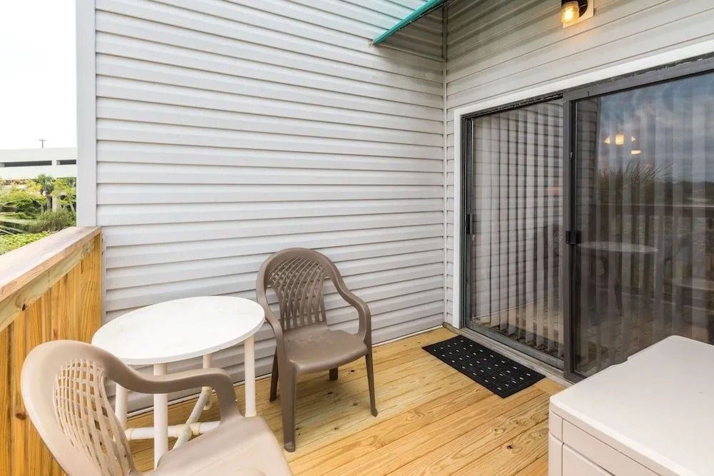 Lullwater Drive 301 C-423 - 2 Br condo by RedAwning