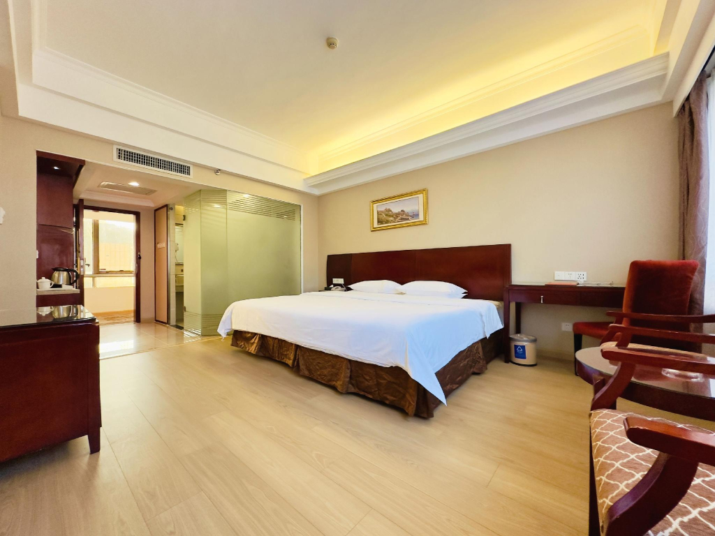 Vienna Hotel Shenzhen Yinhu Bus Station