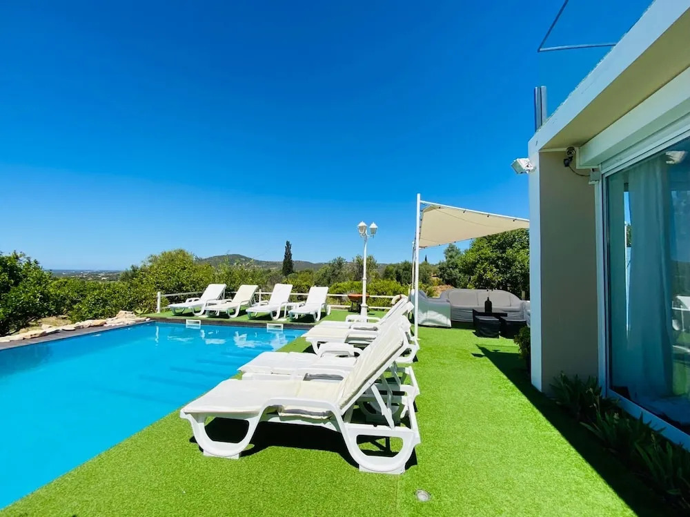 The Lake Villa Mountains & Sea view