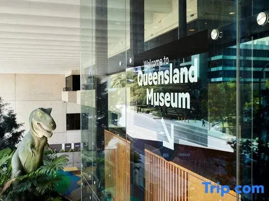Walk to Southbank & Brisbane City | Art Deco House