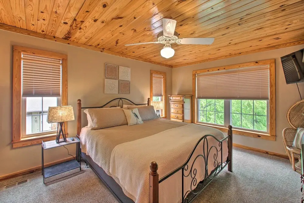 Kayaks & Boat Dock: Lakeside Hot Springs Retreat