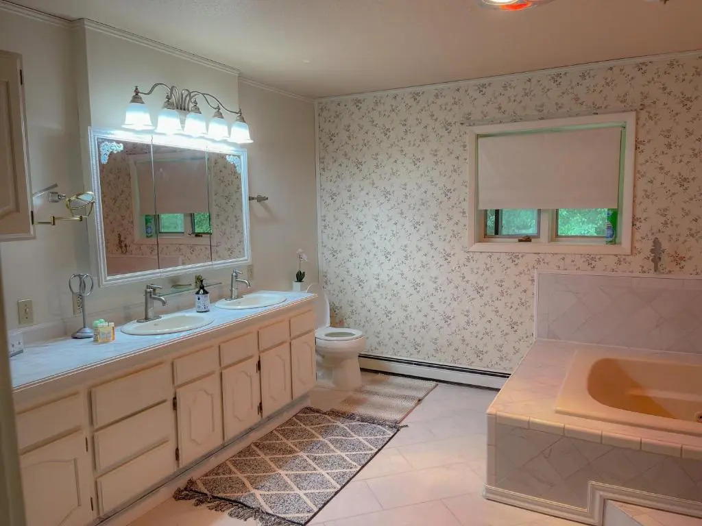 Spacious Resort Style Retreat Sleeps 20