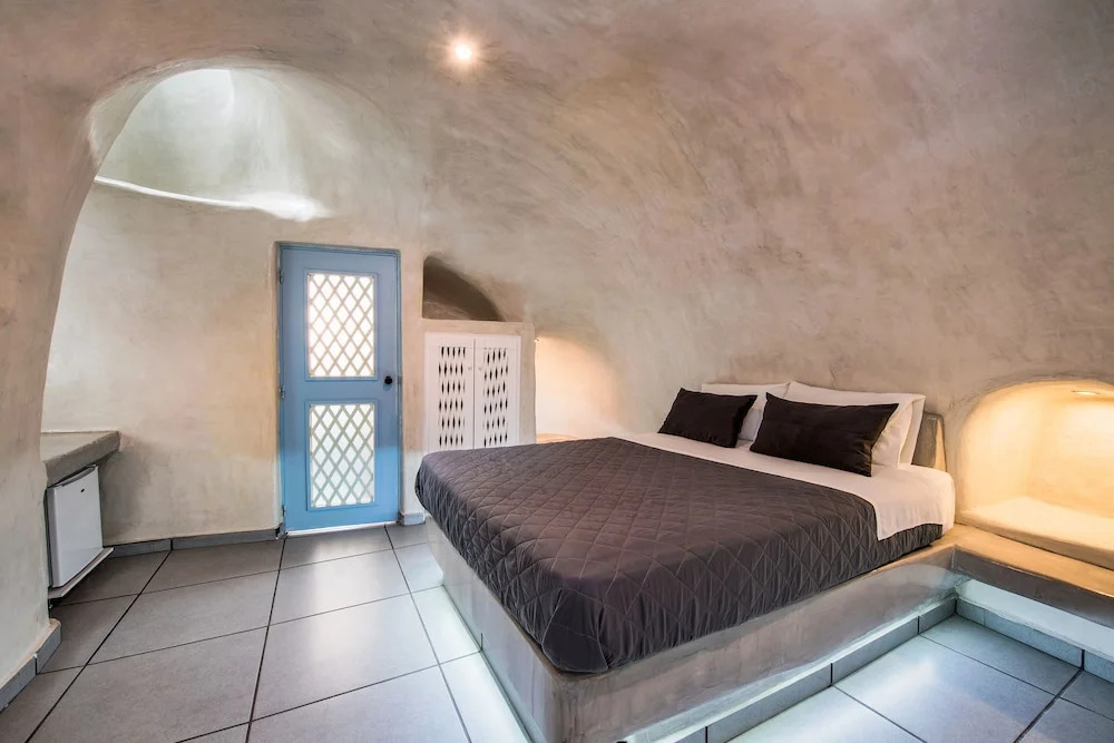 Katerinas Castle - Caldera Cave Hotel