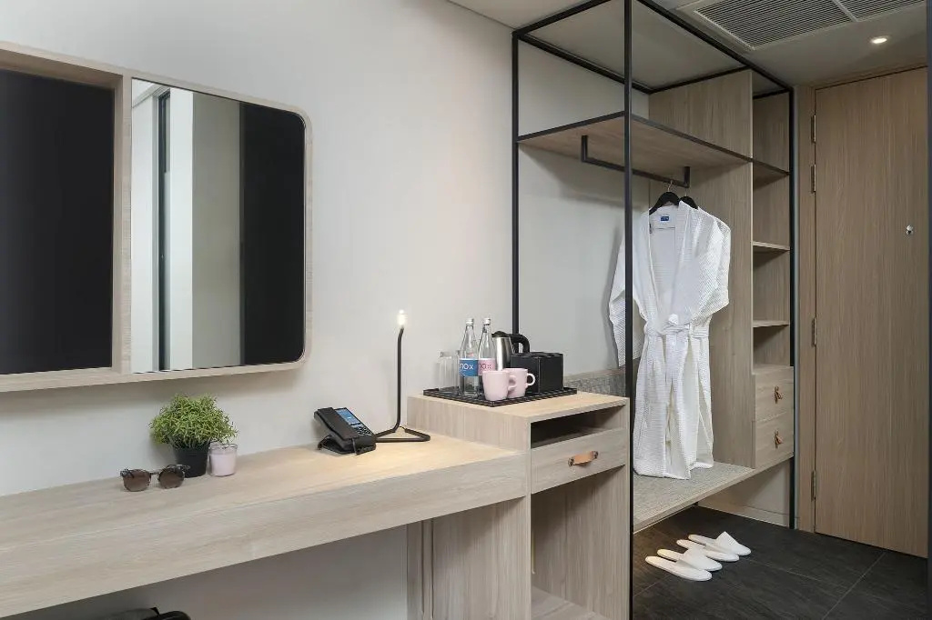 Отель JonoX Phuket Karon Hotel