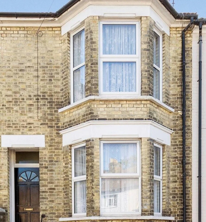 Welcoming 3BR Flat With Parking in Gillingham