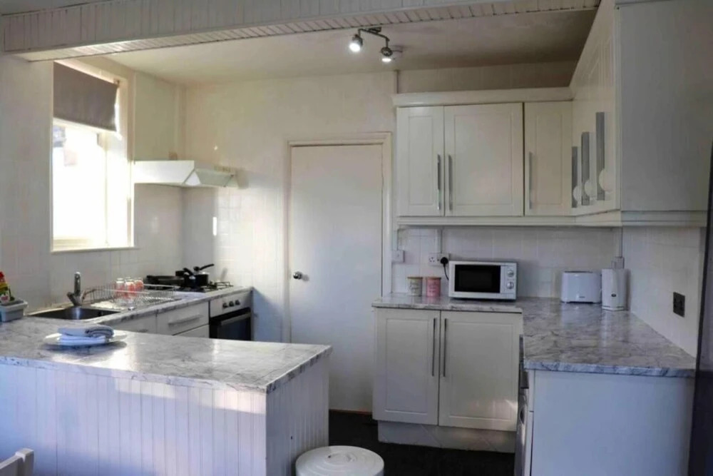 Cheerful 2 bedroom residential home