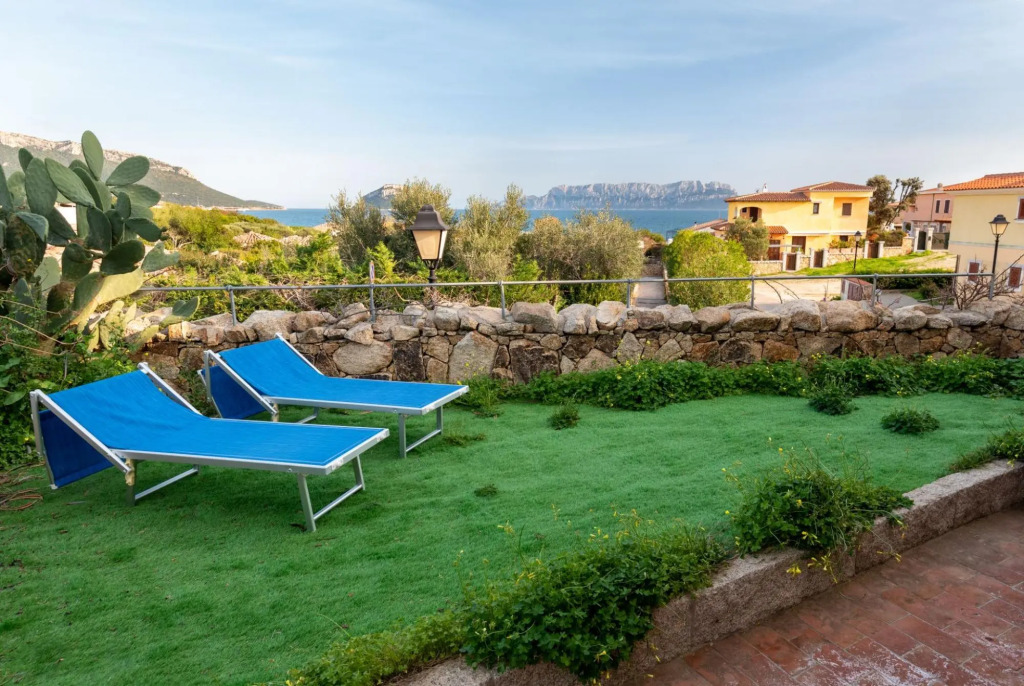 It is located on the ground floor and consists of a large room with a double bed, a bathroom with a-MOLARA 1_PT