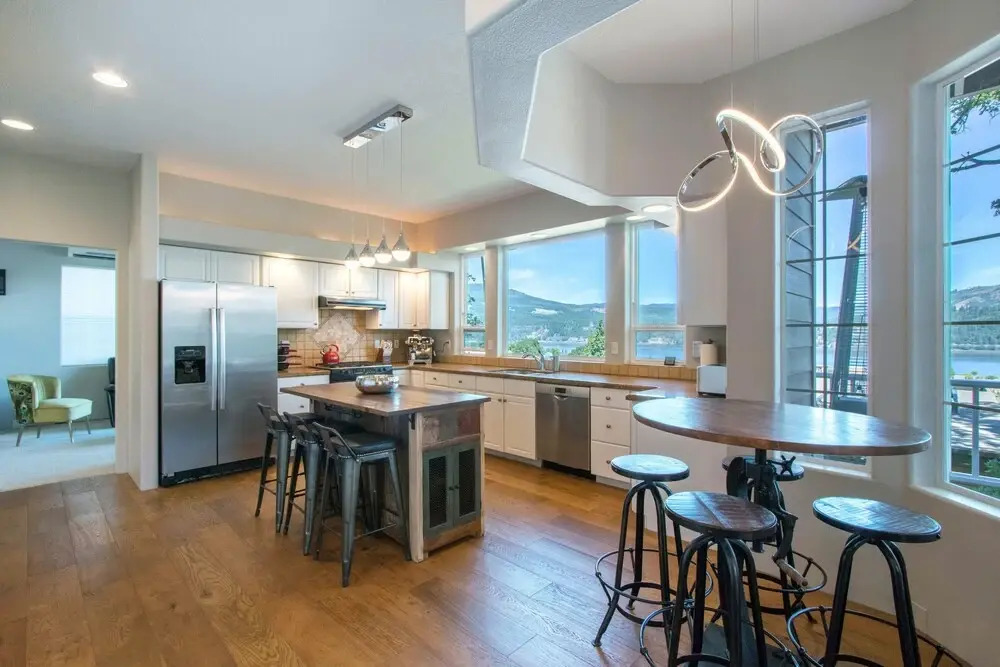 Gorge View 365 4 Bedroom Home by RedAwning