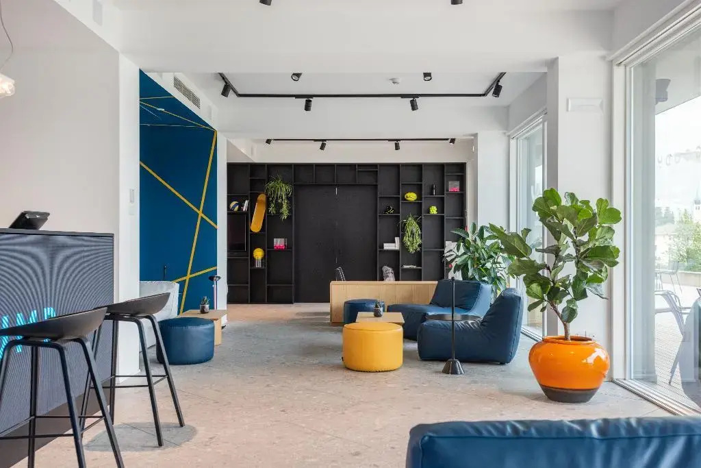 HOODY ACTIVE & HAPPINESS HOTEL