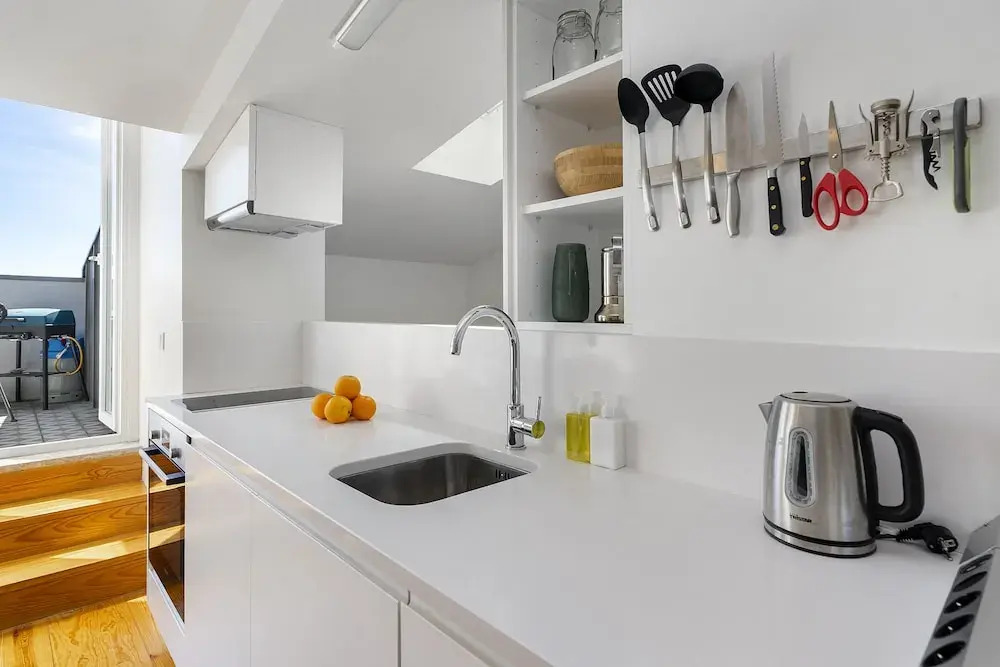 Alfama 2-Bed Minimalist Retreat For Digital Nomads & Remote Workers