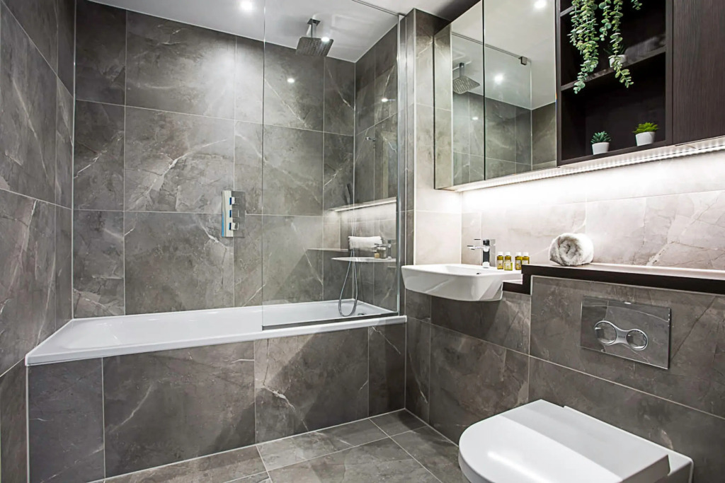 Beautiful 2 Bed Icon Tower Flat 5