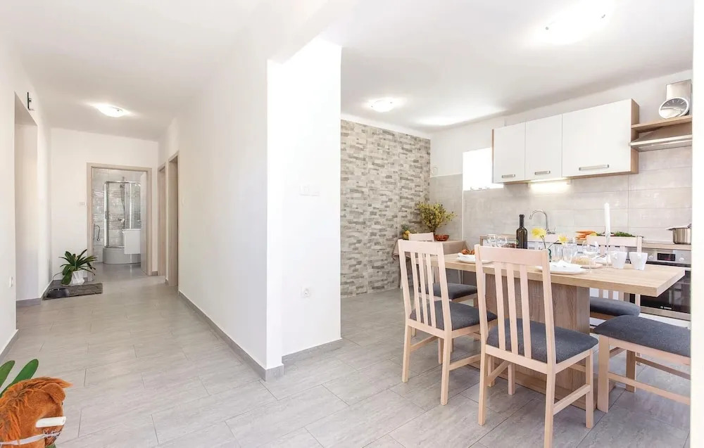 2 Bedroom Pet Friendly Home In Skrljevo
