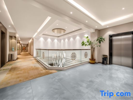 Phoenix Hotel Yaju (Pingdingshan Heping Road Pedestrian Street Store)