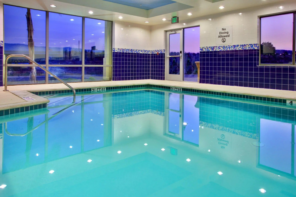 Holiday Inn Express Hotel & Suites Lake Elsinore by IHG