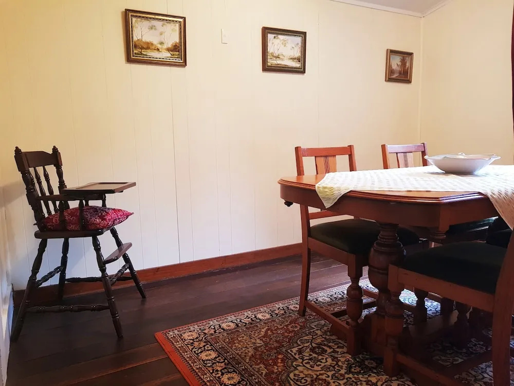 Glenbrook House and Cottage